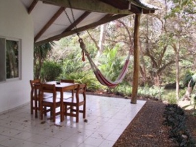 Gecko cottage
The Gecko cottage (Cabaña Gecko) contains two double beds, wardrobe, private shower (hot water) with WC, aircondition, table and chairs, rocking chair and ...